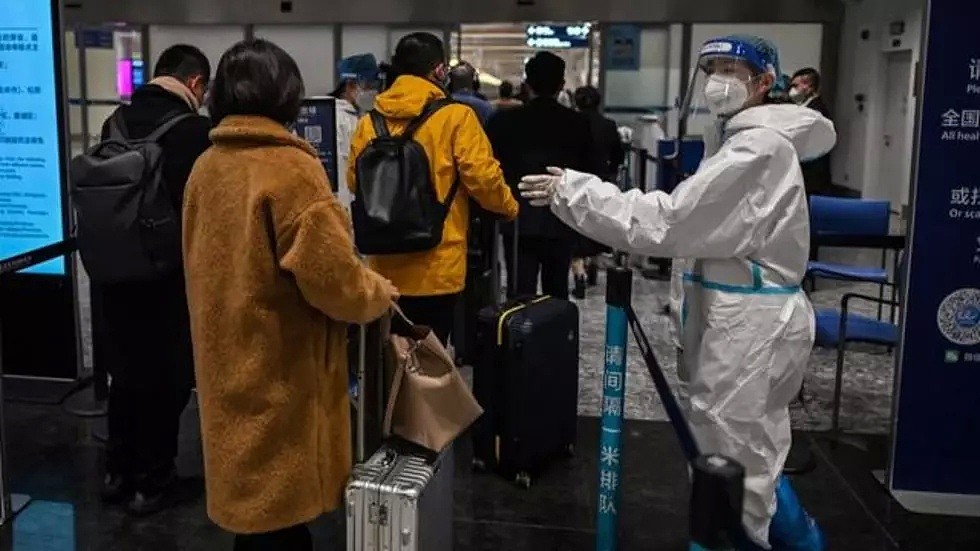 La Chine rend les tests anaux obligatoires pour les voyageurs étrangers
Cette méthode de détection du Covid-19 est jugée plus efficace par Pékin