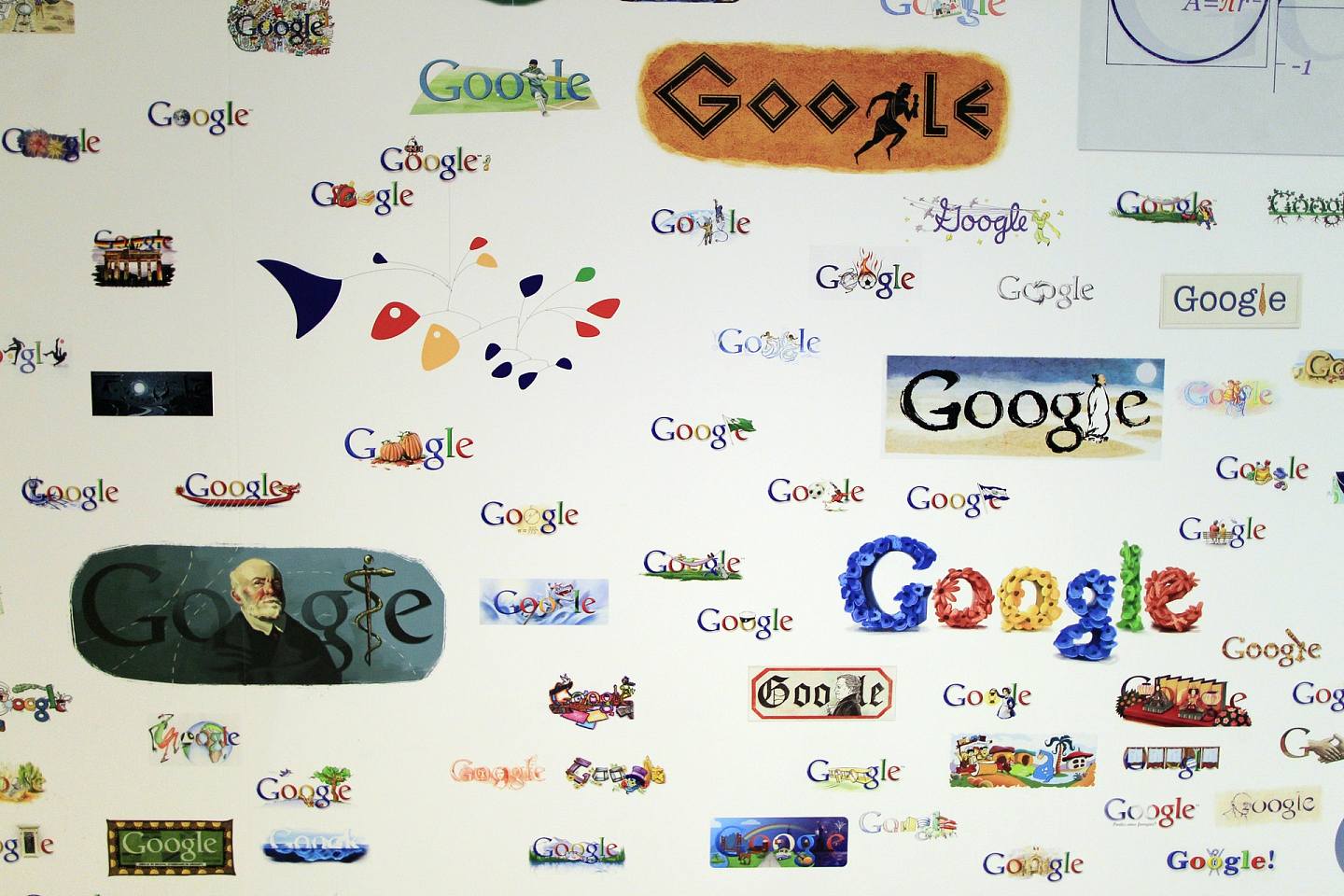 圖為各種Google搜尋器上的標誌。Google搜尋器是網上最常用的網絡搜尋器，市場佔有率超過九成。（Reuters）