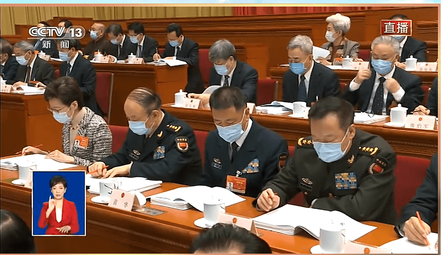香港特首林郑月娥（左一）出席会议。（中国央视截图）