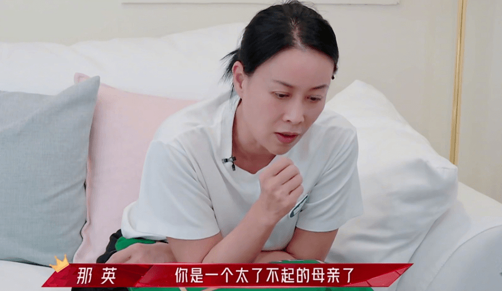 张柏芝带两个儿子逛街，小Q身高快赶上妈妈，Lucas卷发遮眼酷似谢霆锋（组图） - 14