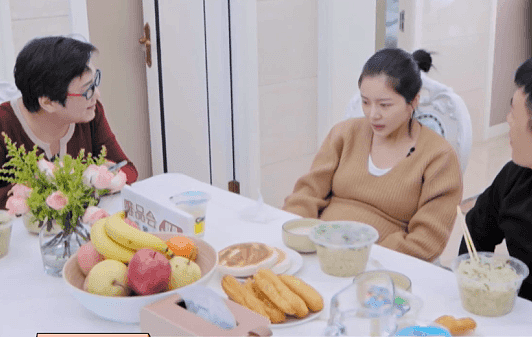 黄圣依隐婚10年，和杨子分房睡，吃婆婆剩酸奶是作秀还是真心