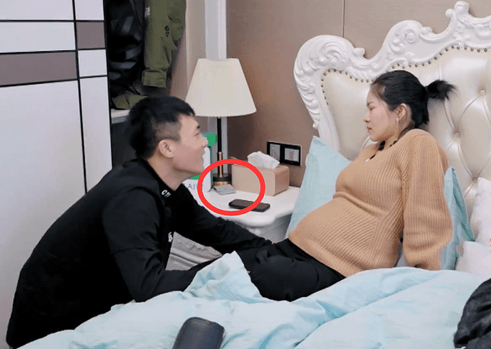 杜淳王灿在卧室腻歪，却被床头“小绿盒”抢镜，网友：还怀着孕呢（组图） - 8
