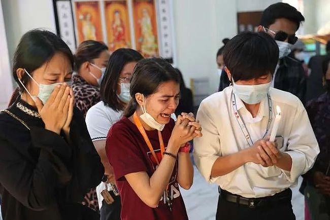 缅甸19岁华裔少女被枪杀后，遭军方挖坟强行尸检！目击者：取出肉块（组图） - 18