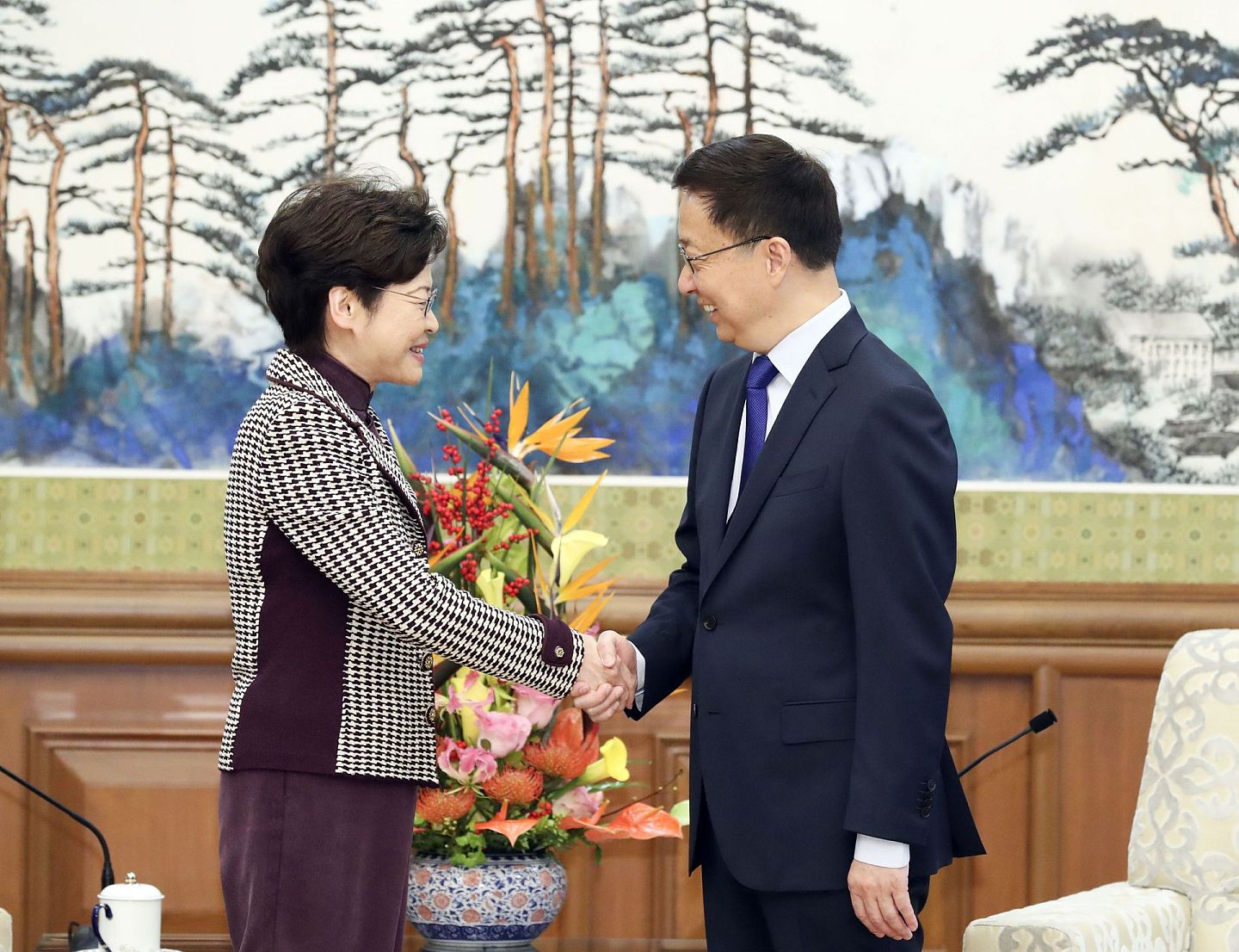 韩正曾多次会晤林郑月娥，谈及对港工作的要求。（新华社）