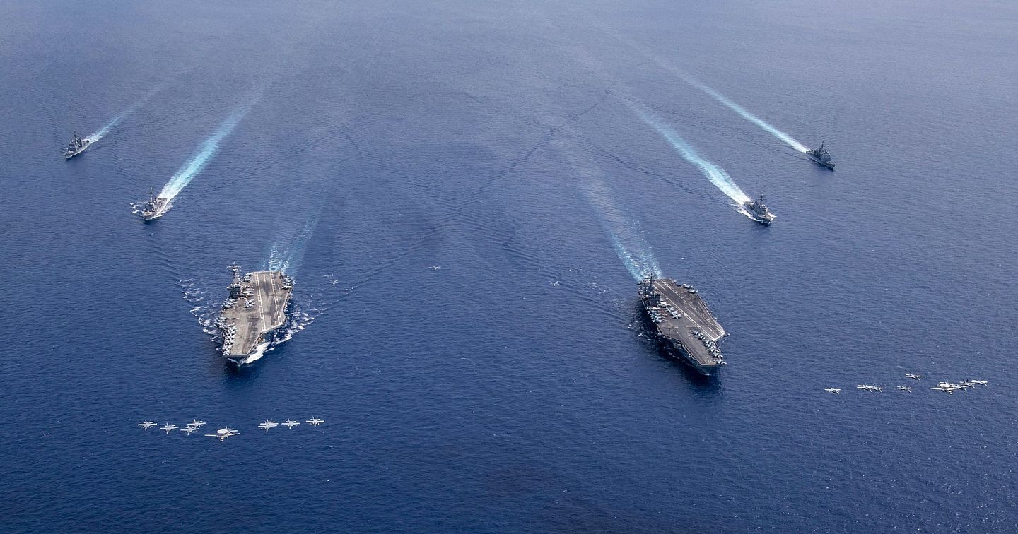 美国近年显著加大了在中国的军事存在感。图为2020年7月11日美国太平洋舰队发布两个航母编队参加的军演照片。（Twitter@USPacificFleet）