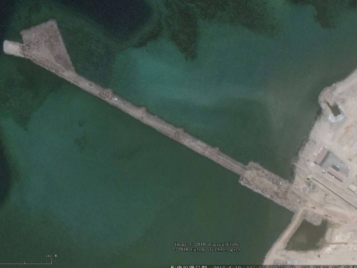 图为2018年时的卫星地图，当时解放军保障基地和军港刚刚建成。（Google Earth截图）