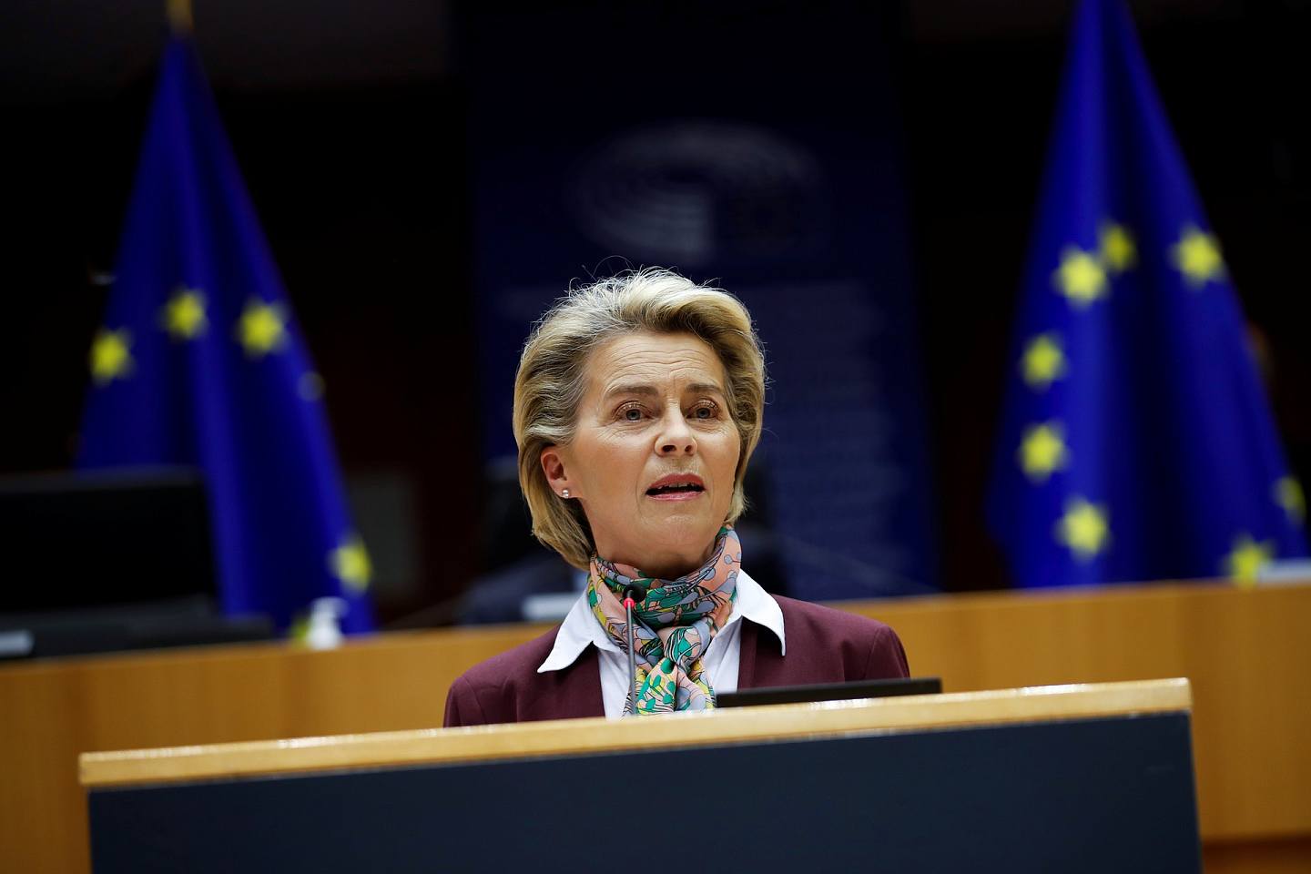 新冠肺炎疫苗：图为3月8日欧盟主席冯德莱恩出席欧洲议会的全体会议，就国际妇女节发表讲话。 （Reuters）