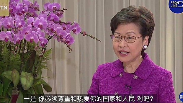 香港特首林郑月娥在接受记者采访时解读“爱国者”的定义（视频截图）