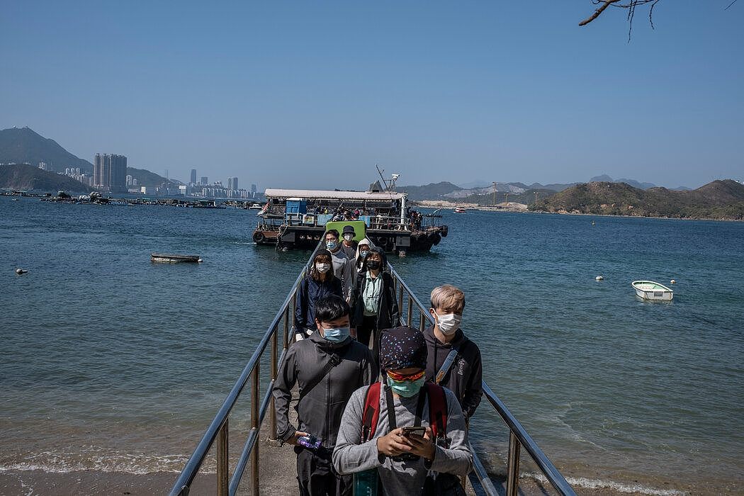 香港偏远的岛屿也没有躲过本地游客的涌入。