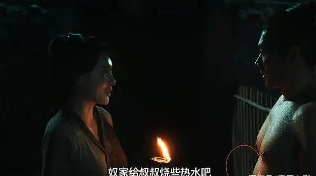 在厕所住8年走红嫌弃糟糠之妻，64岁潘长江如今直播下跪磕头，只为博性感美女一笑？（组图） - 4