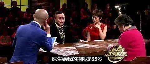 在厕所住8年走红嫌弃糟糠之妻，64岁潘长江如今直播下跪磕头，只为博性感美女一笑？（组图） - 14