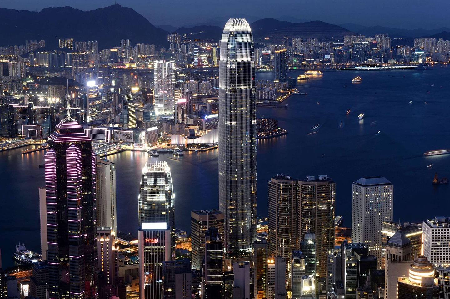 香港正值由乱到治的关键时期，需要脱变成为另一个香港，一个真正能够成为香港安身立命之所的香港。 （资料图片）