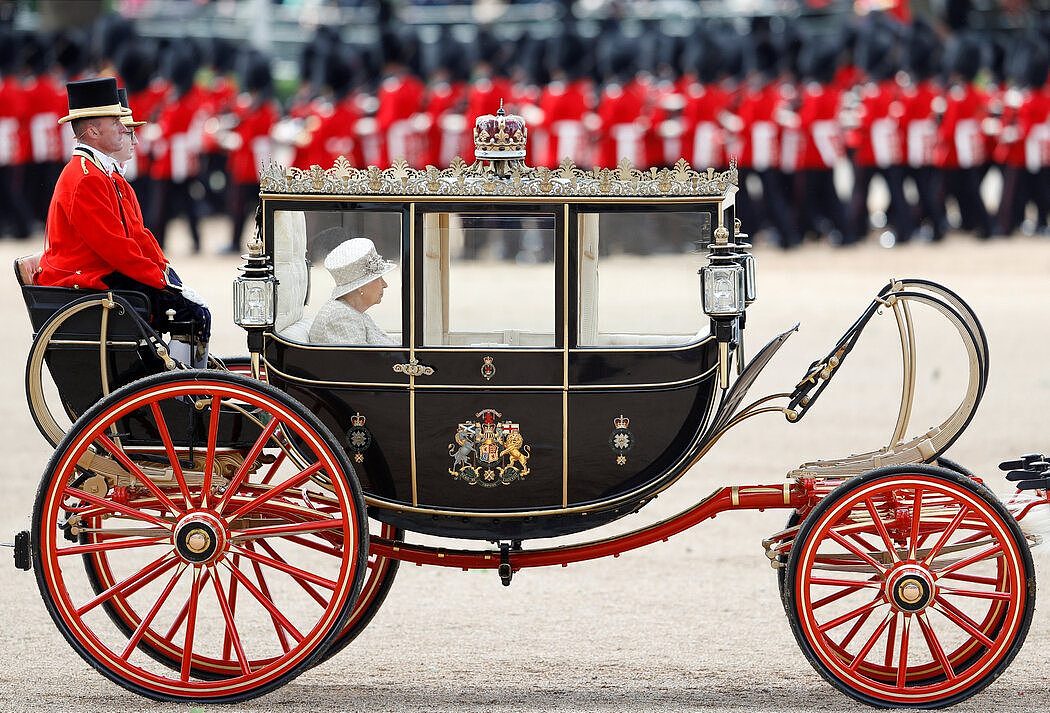 英女王伊丽莎白二世在2019年的军旗敬礼分列式上。
