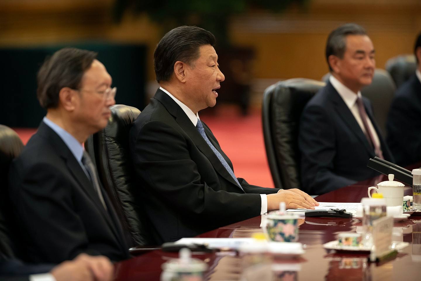 以往楊潔篪王毅同時現身的情況一般出現在中國國家主席習近平（中）出訪時，此次美國方面公布的消息有待中方進一步確認。（AP）