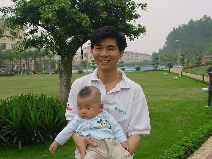 美名校中国留学生突然去世！单亲父亲17年给他拍20万张照片，令人泪目...（组图） - 2