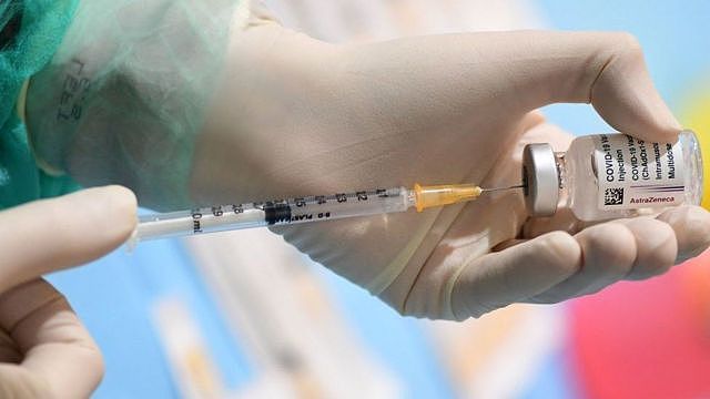 目前没有直接证据证明接种阿斯利康疫苗后产生血栓。
