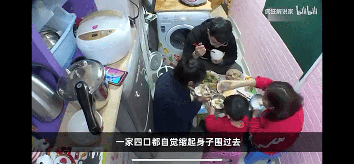 “月入过万，却只能在厕所里吃饭！”香港情侣棺材房曝光，背后生活有多心酸？（视频/组图） - 3