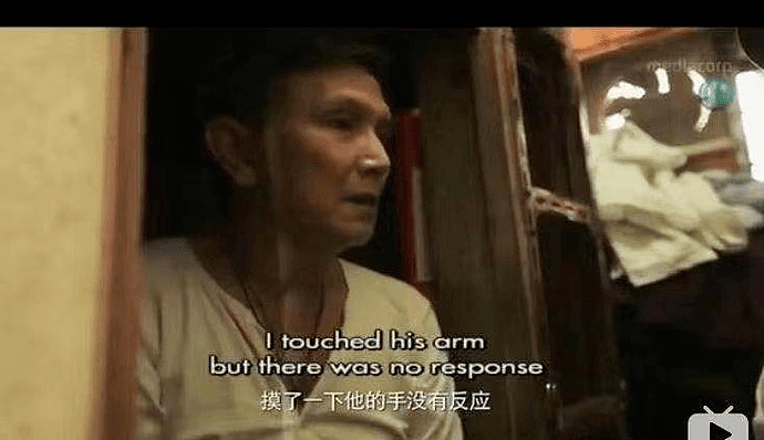 “月入过万，却只能在厕所里吃饭！”香港情侣棺材房曝光，背后生活有多心酸？（视频/组图） - 6