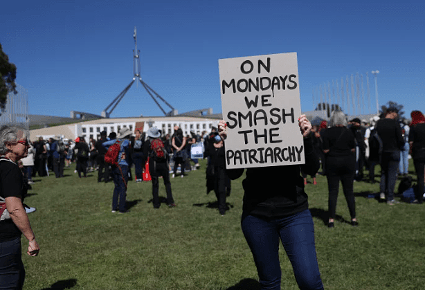 参与者超10万！澳洲各地举行大规模游行示威，维护女权，声援“强奸门”丑闻女主（视频/组图） - 3