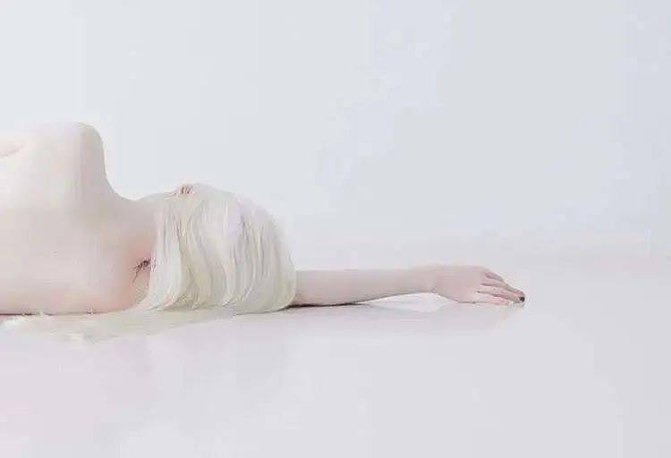 【美女】21岁乌克兰“艾莎公主”爆红ins！美貌被嘲10年，一出道就成Vogue御用超模（组图） - 4