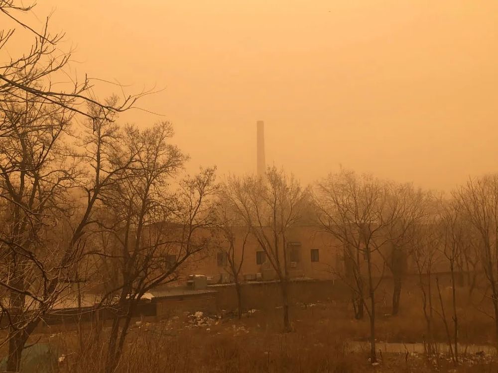 北京重度沙尘暴来袭，朋友圈刷屏，宛若科幻片！网友：这场面，还上啥火星啊？（视频/组图） - 9