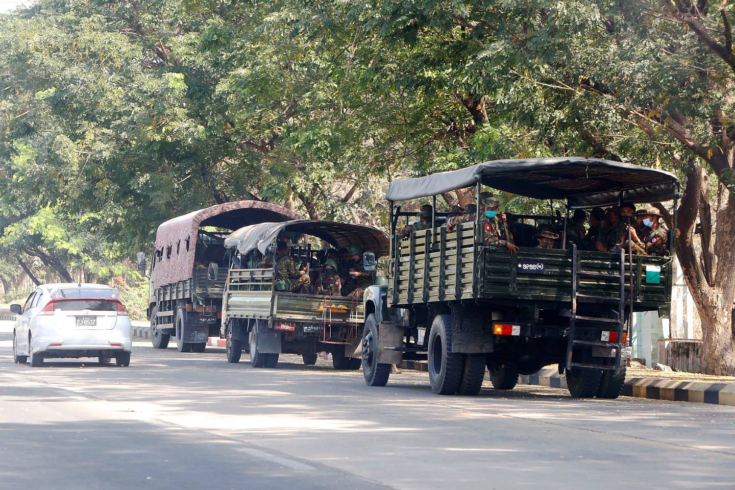 在內比都、仰光等地，緬甸國防軍已經派出成建制的部隊前往街頭，這些有作戰經驗的部隊被投入一線後，對於開槍並不忌憚。（美聯社）