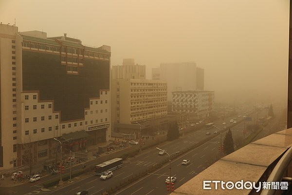 ▲▼3月15日，北京市出现明显沙尘天气。 （图／记者陈政录摄）