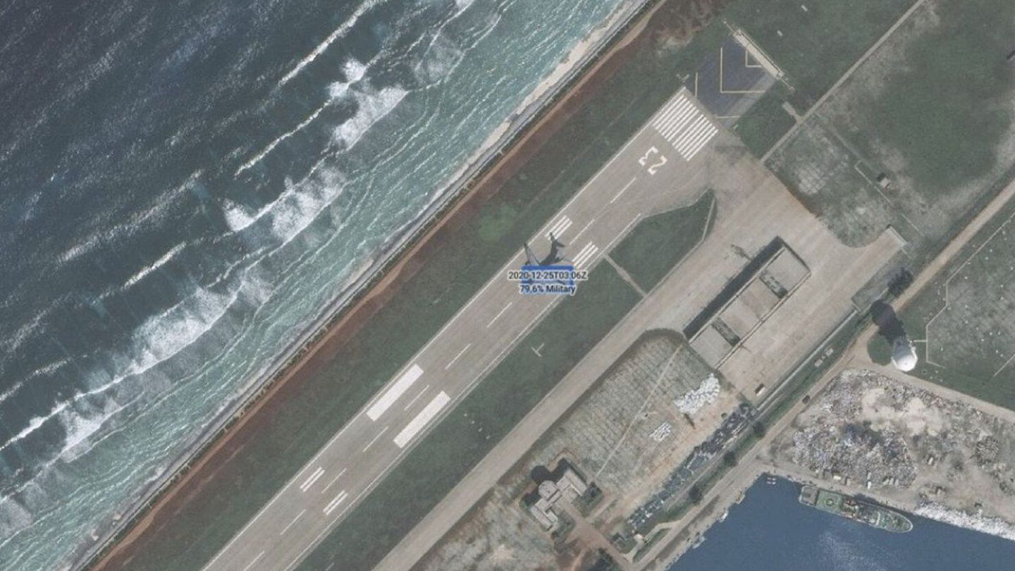2020年12月25日，卫星图像显示，解放军已经在永暑礁部署了雷达和通讯设施等完备的前沿哨所装置。（LinkedIn@Ken Joyce）