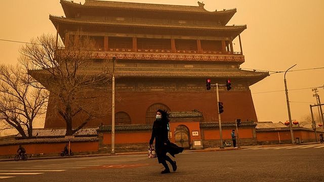 北京遭遇了近十年来最严重的沙尘暴。