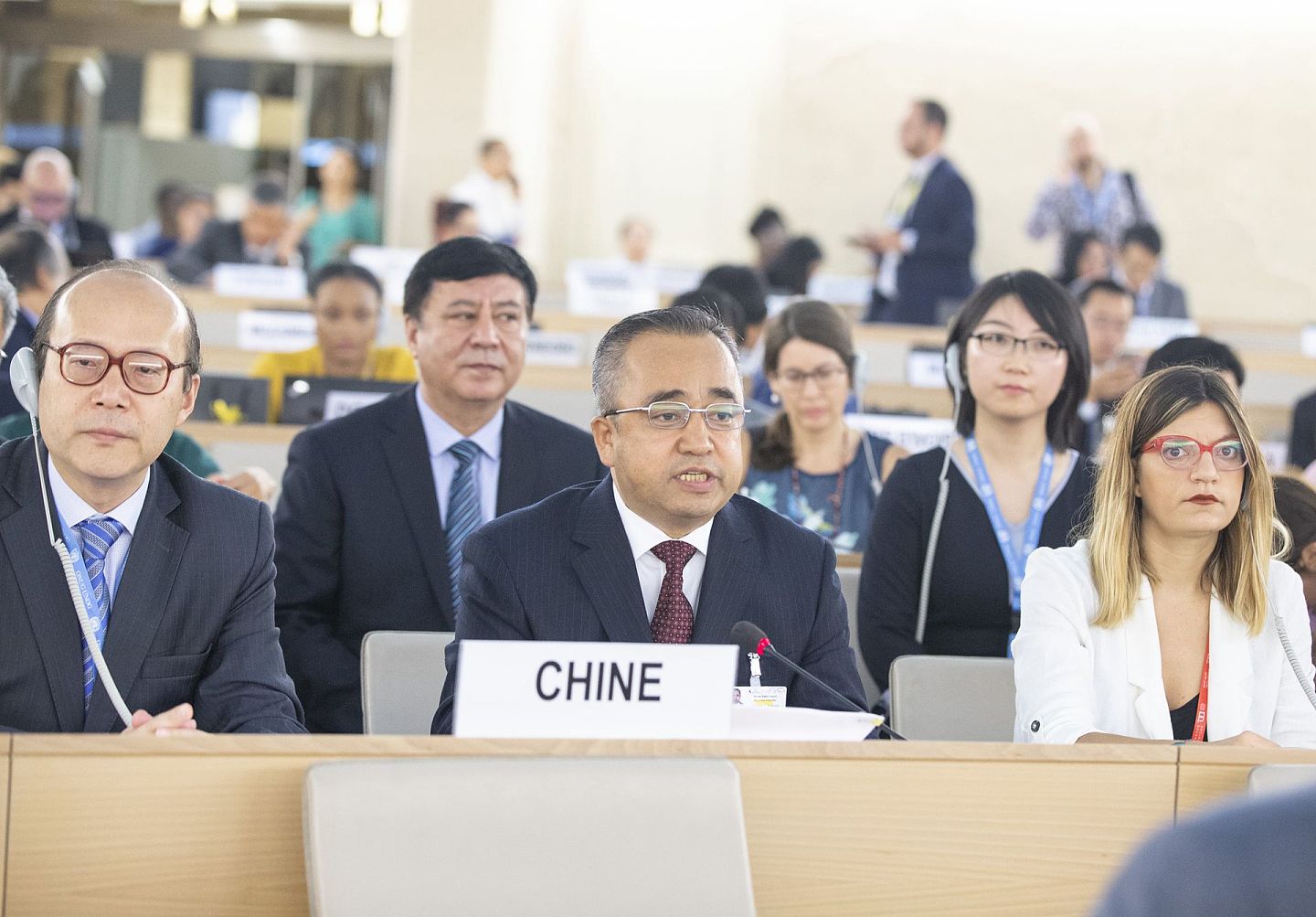 2019年，中国新疆自治区官员在联合国人权理事会介绍新疆人权事业成就和反恐、去极端化情况。（新华社）