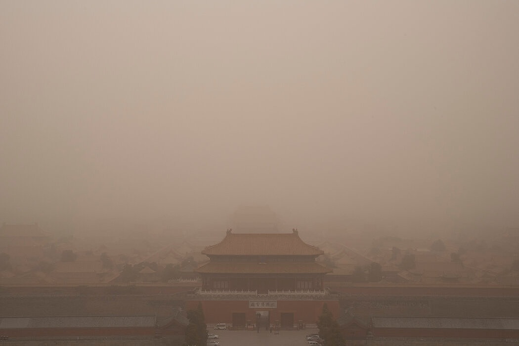 沙尘暴下的紫禁城。