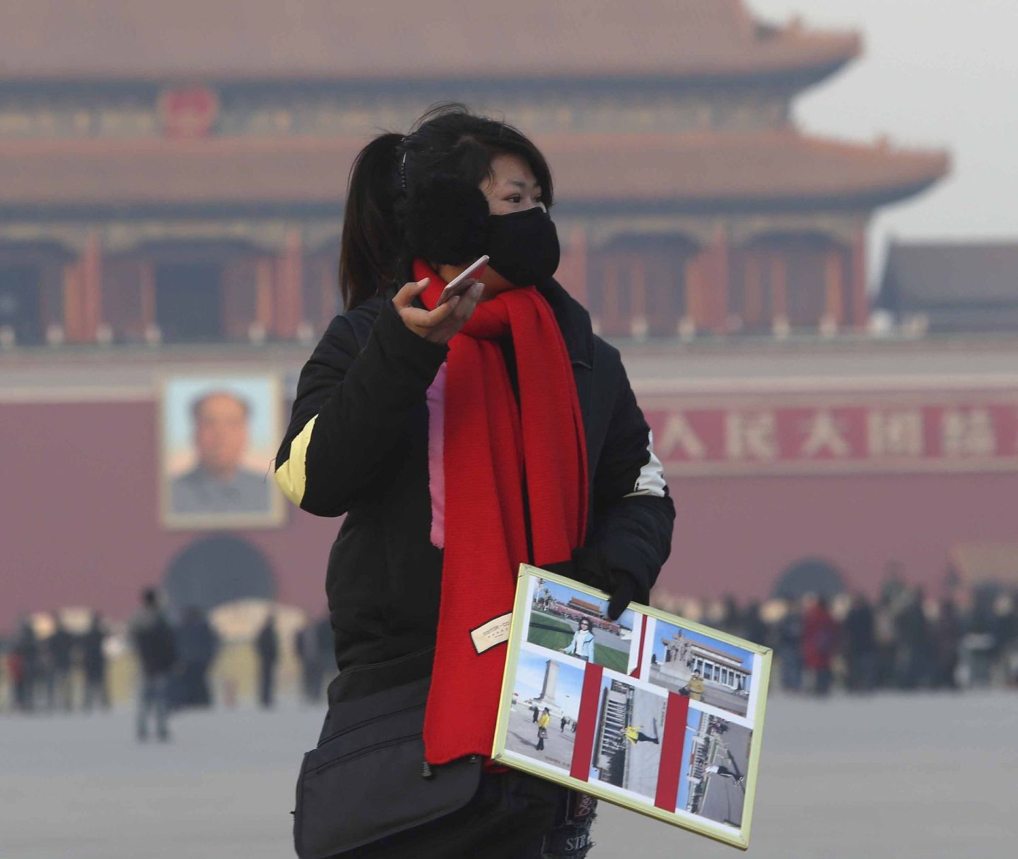 2021年中国两会期间，北京连续多天出现雾霾天气。（VCG）