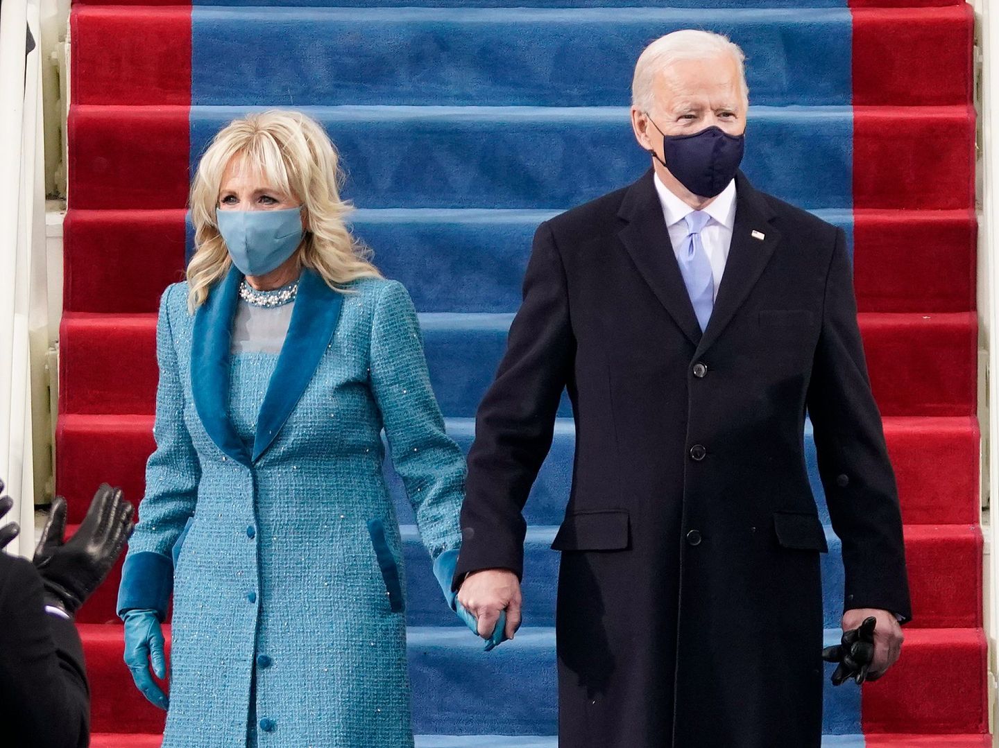 拜登和他的妻子吉尔（Jill Biden）抵达美国国会大厦。（AP）