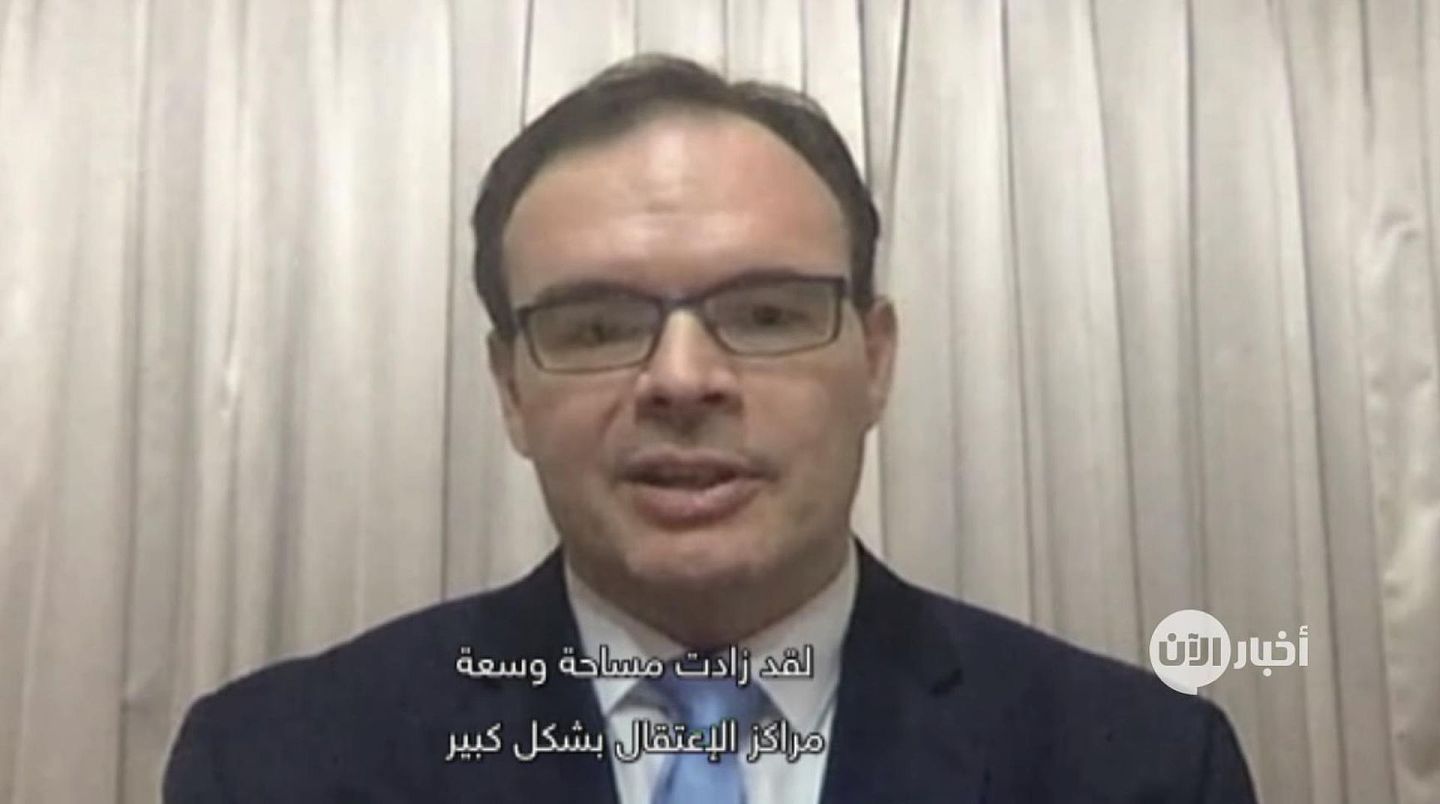 迪拜Al Aan电视台也曾就新疆问题采访郑国恩。（Twitter@adrianzenz）