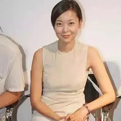 李亚鹏欠债4000万，卑微险下跪还带小女友潇洒玩！50岁仍被骂软饭男他冤吗？（组图） - 44