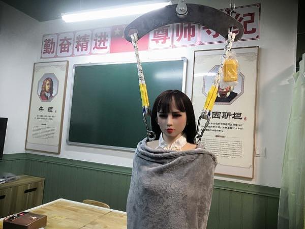 “我店里的娃娃我敢舔”！中国首家硅胶娃娃体验馆被查封，店主：只想要好好活着（组图） - 4