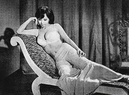 香港第一女艳星的裸戏，居然是被偷拍的：被导演抱着扔到床上，事后才知被骗（组图） - 2
