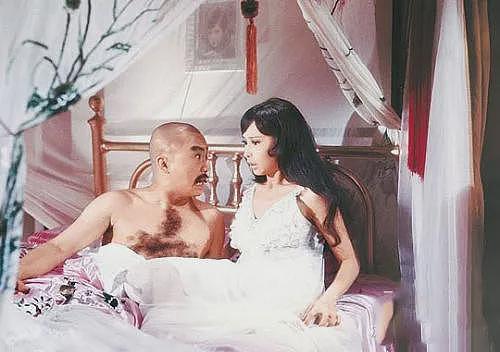 香港第一女艳星的裸戏，居然是被偷拍的：被导演抱着扔到床上，事后才知被骗（组图） - 12
