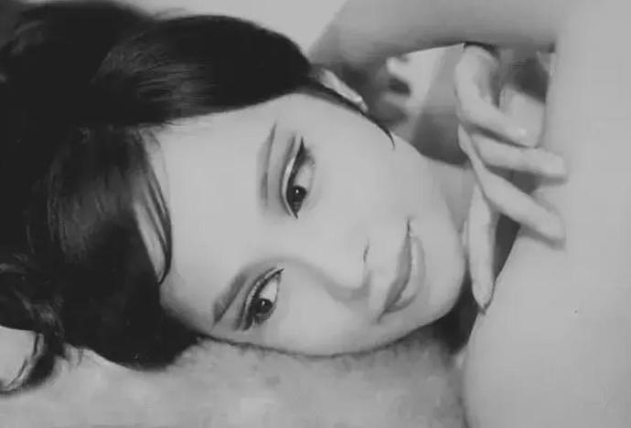 香港第一女艳星的裸戏，居然是被偷拍的：被导演抱着扔到床上，事后才知被骗（组图） - 27
