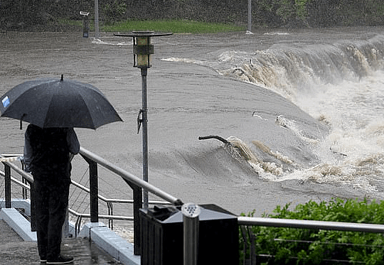 悉尼河流水位暴涨，渡轮码头被淹，部分街道严重积水（组图） - 4