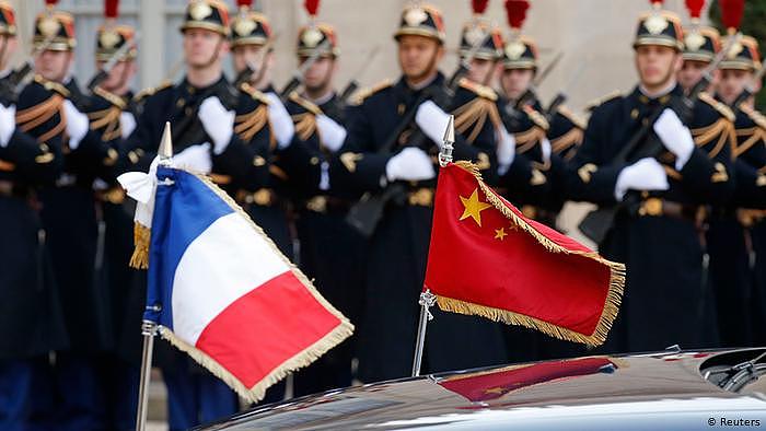 Frankreich China Präsident Xi Jinping bei Francois Hollande in Paris Flagge