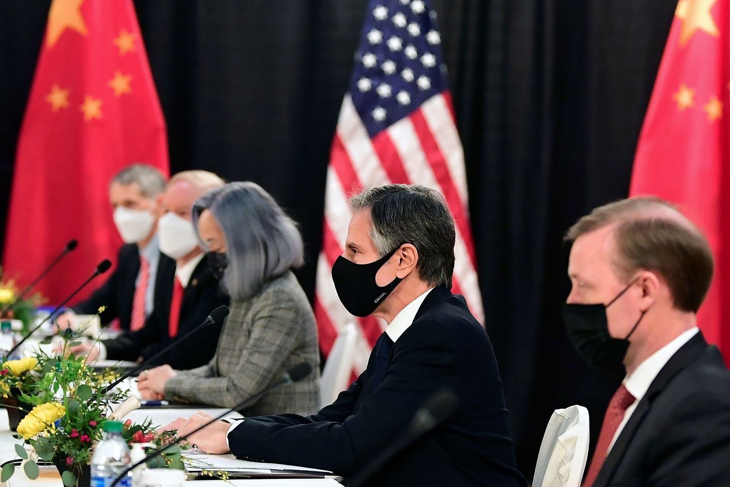 2021年3月18日，美国国务卿布林肯（右二）和国家安全顾问沙利文（右一）出席中美会晤。（Reuters）