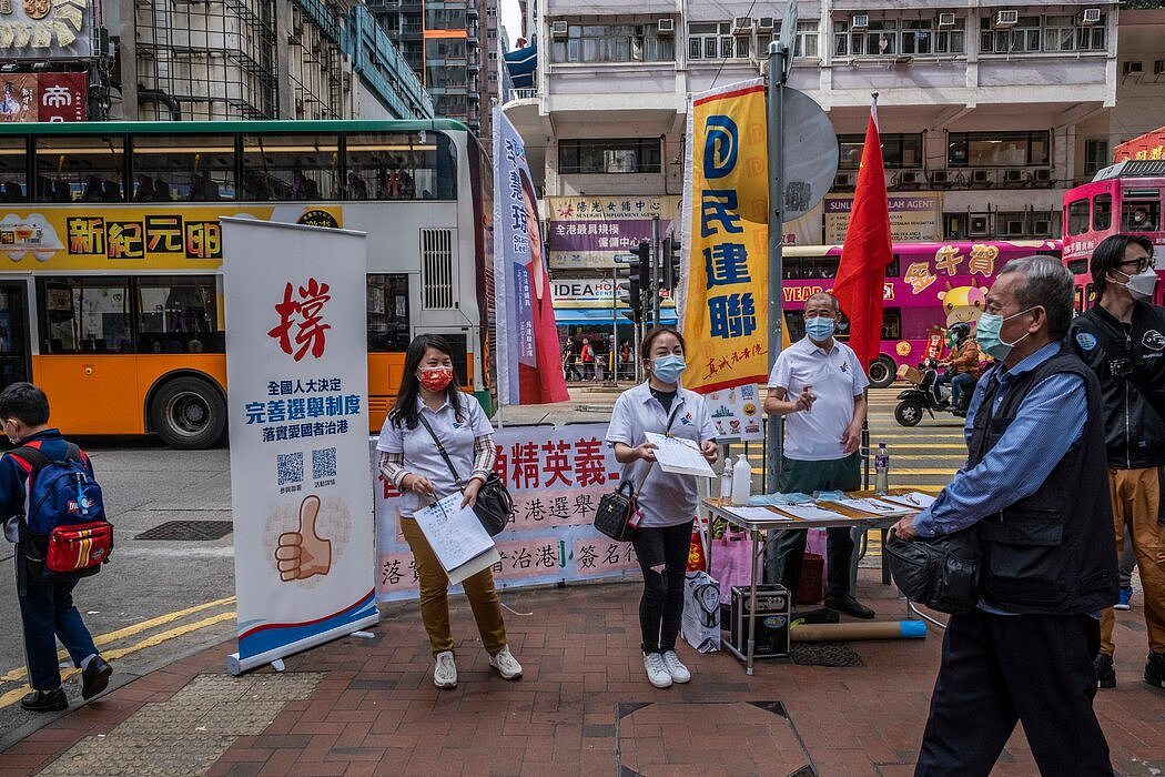 在香港，许多北京方面的支持者认为，改革投票制度是迈向更加民主，而不是更不民主。