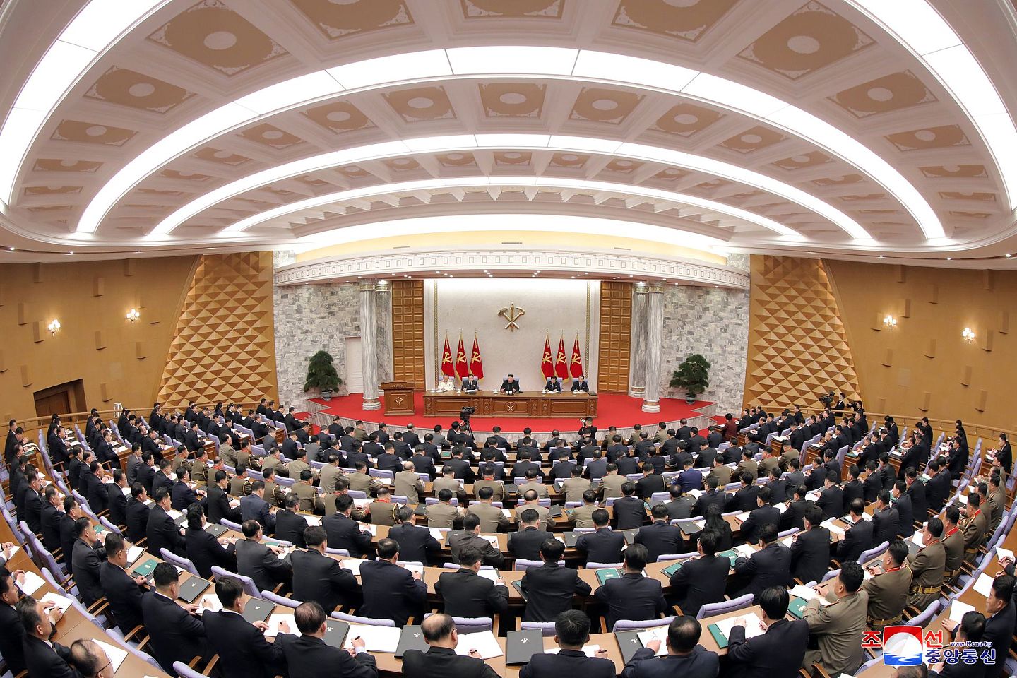 2021年2月8日，朝鲜劳动党召开八届二中全会，金正恩主持会议。（Reuters）