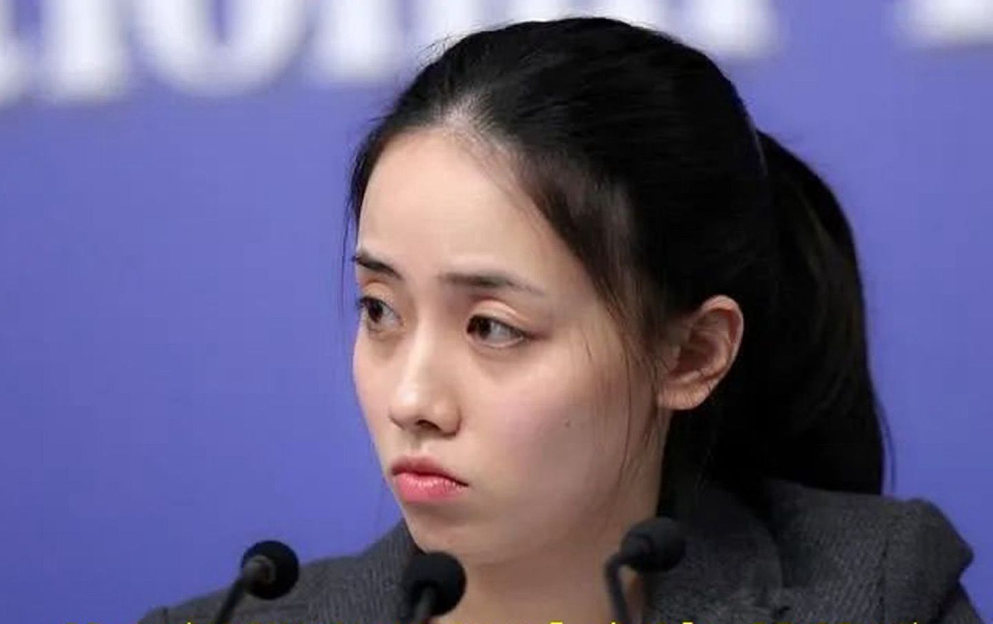 中国外交部其他几位美女翻译也被追捧，其中一位是姚梦瑶。（微博@开心学英语）