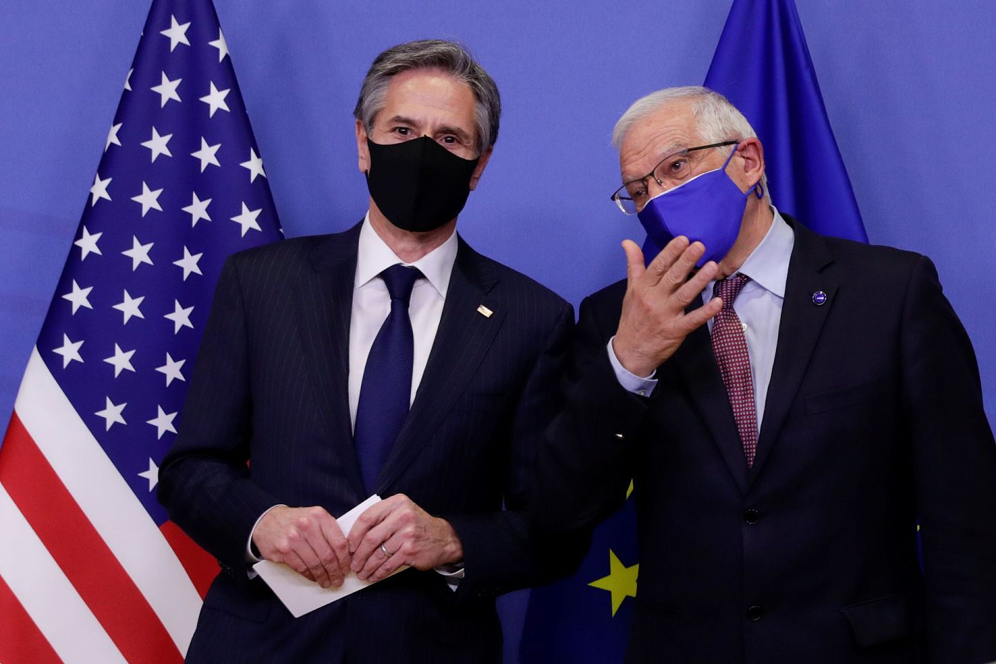 2021年3月24日，美国国务卿布林肯（左）与欧盟外交与安全政策高级代表博雷尔于比利时布鲁塞尔会面，同意合作应对中俄等问题。（Reuters）