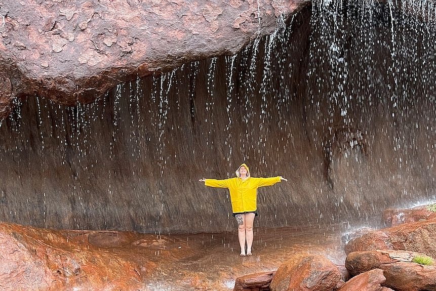 澳大利亚公园管理局表示，只有少数游客有幸在雨中体验乌鲁鲁。