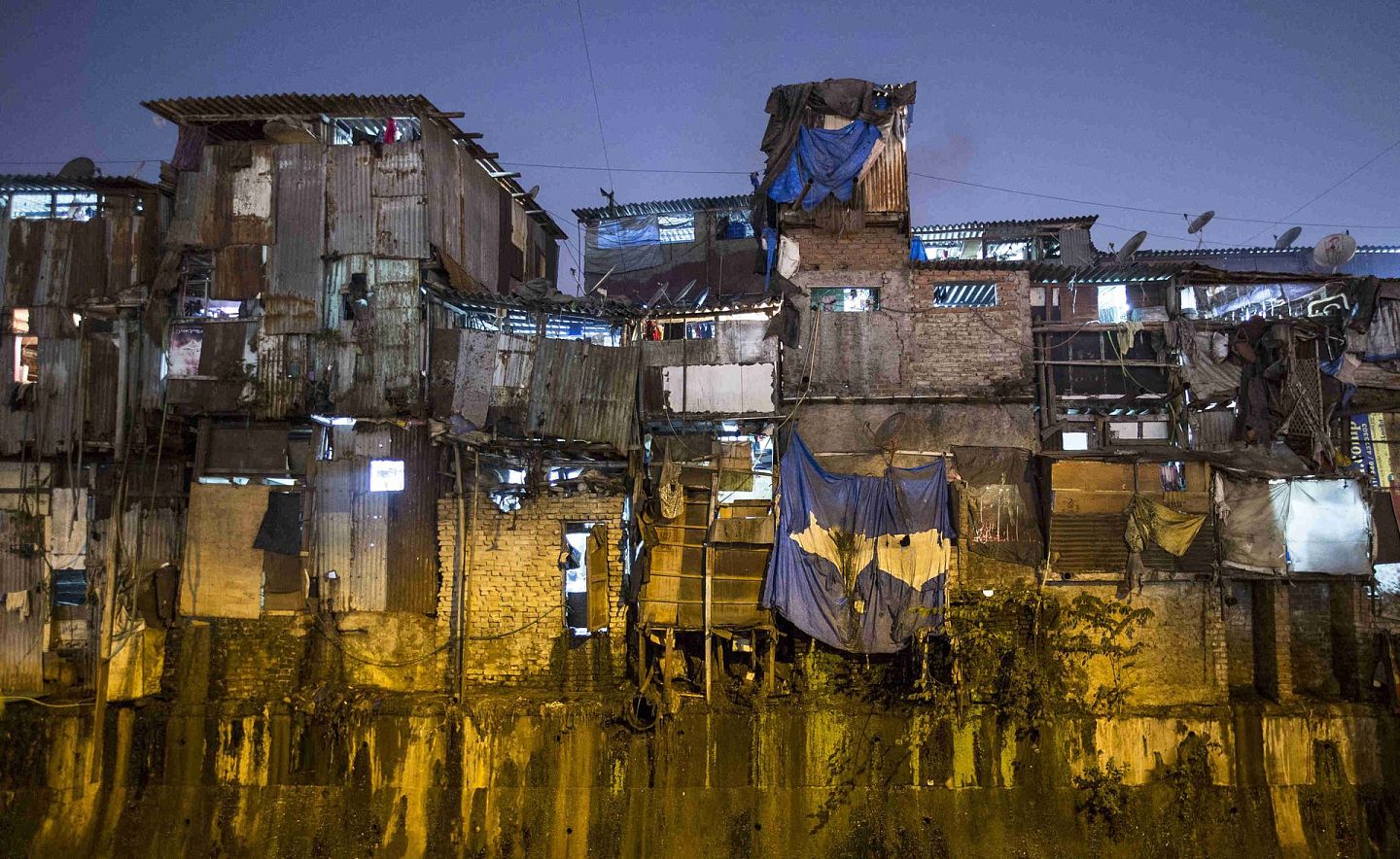 类似的血汗工厂也隐藏在印度的贫民窟中。 （路透社）