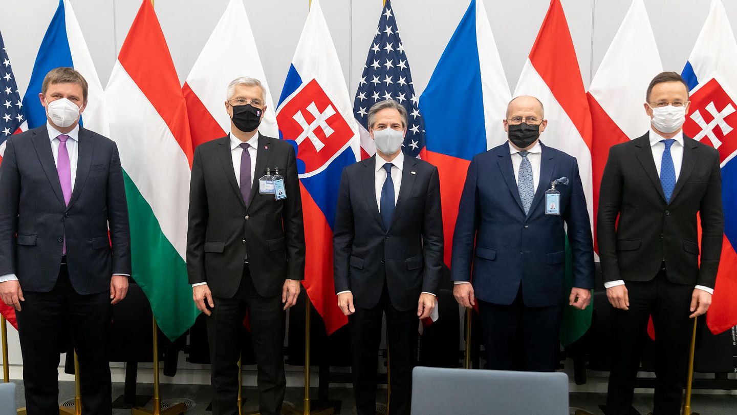 2021年3月23日，布林肯会晤捷克、匈牙利、波兰及斯洛伐克外长。布林肯强调，这四个北约盟国对加强中欧与跨太平洋联盟关系起到重要作用。（Twitter@SecBlinken）