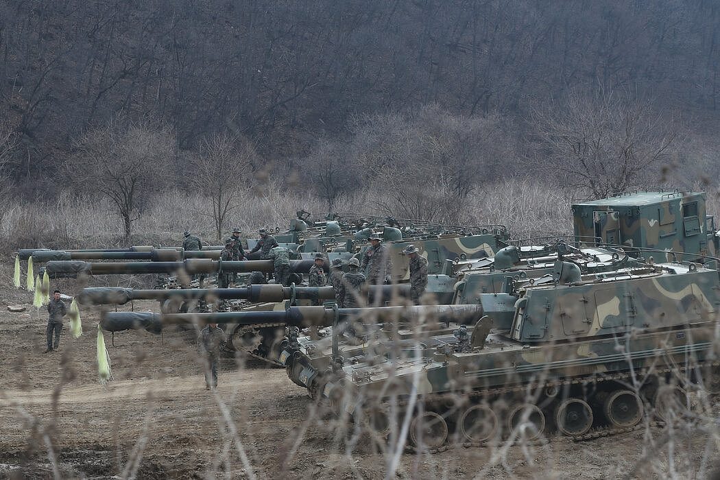 韩国士兵周四在朝韩边境附近巡逻。